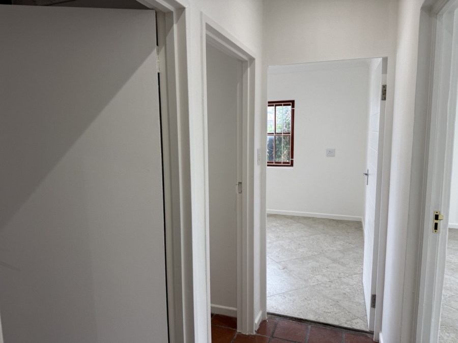To Let Commercial Property for Rent in Somerset West Business Park Western Cape
